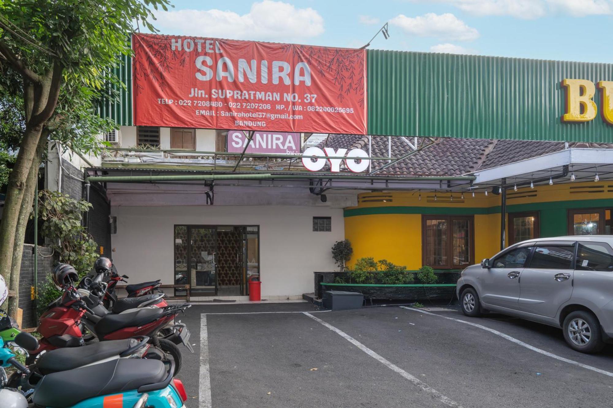 Collection O Hotel Sanira Бандунг Экстерьер фото